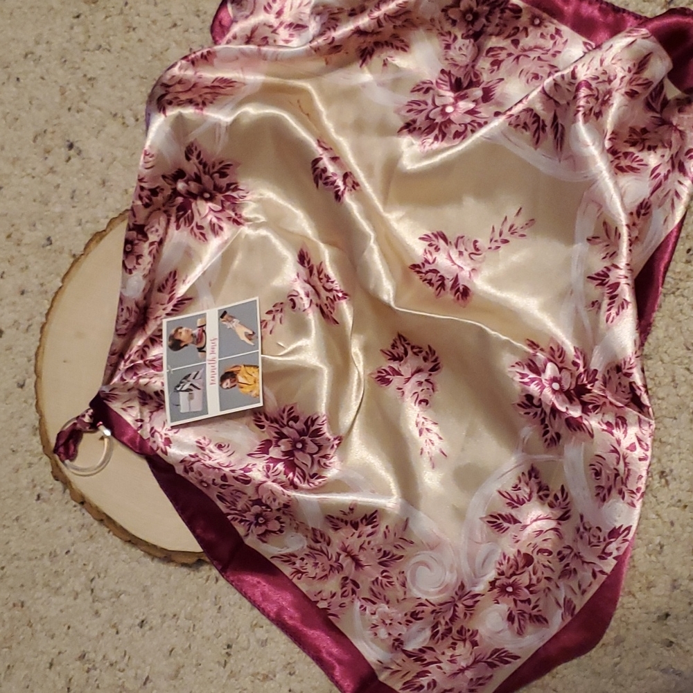 Kenneth Jones Purple Floral Design Scarf with Ring NEW